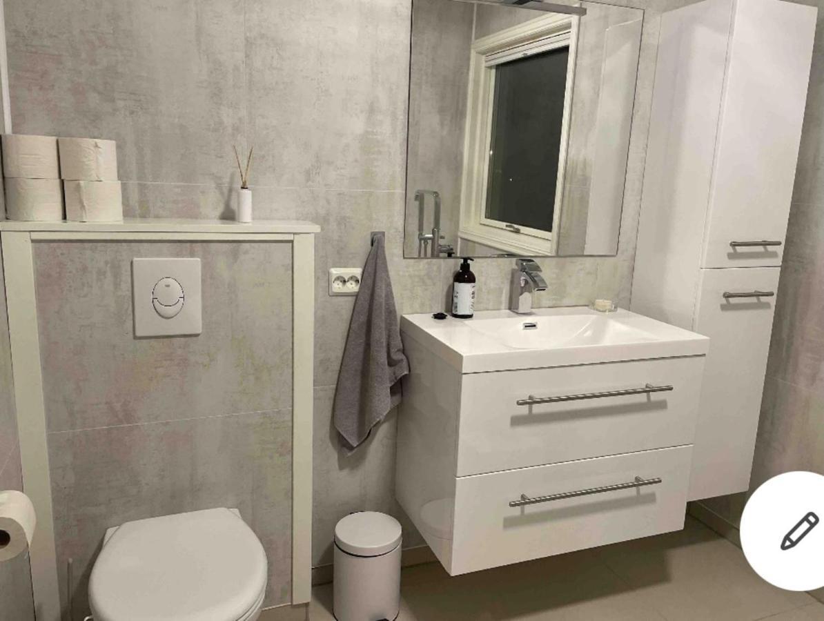 Beautiful 5-Bed Villa In Мандал Екстериор снимка